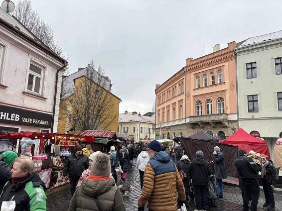 Trhy na Českobratrském náměstí v Mladé Boleslavi 8. prosince 2024.