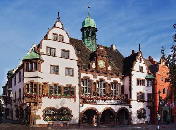 Soubor:Neues Rathaus (Freiburg) 4029.jpg – Wikipedie