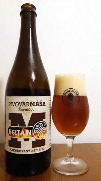 Máša - Beltain 12°, Nakuřovaný Red Ale lahev a sklenice