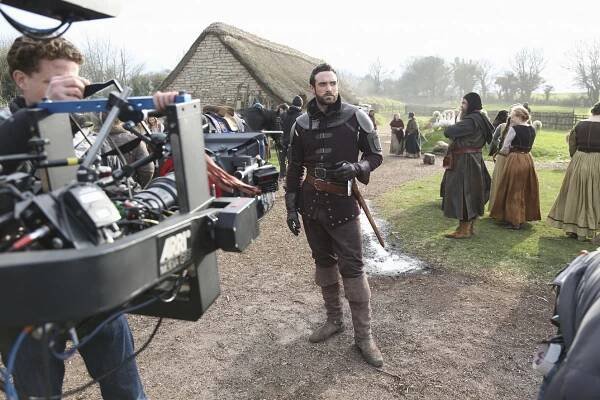 Galavant - Pilot - Z natáčení - Joshua Sasse