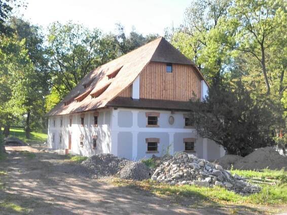 Raduň - barokní sýpka - Statek
