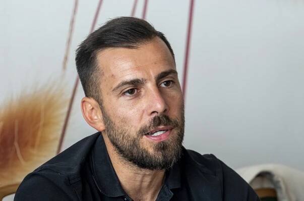 Byznys mosteckého primátora: Jeho soukromý spolek pořádá MMA turnaje, peníze na ně dává radnice