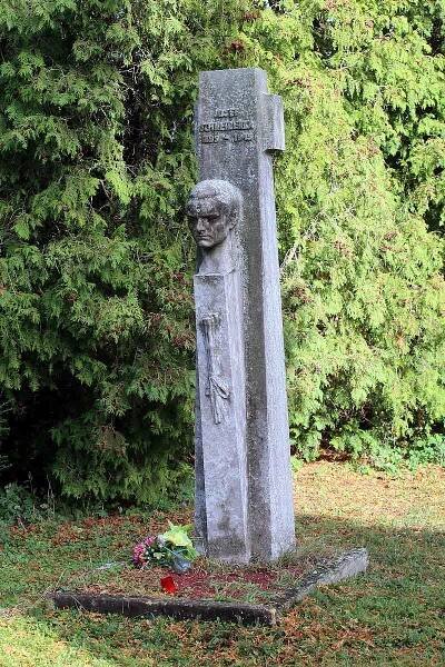 Hřbitov v Mařaticích v Uherském Hradišti.Hrob Josefa Schneiderky