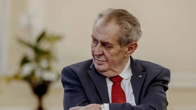 Zeman schválil vstup 103 Čechů do ukrajinské armády. Čeká se na Fialův podpis