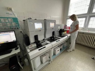 Jihlavští laboranti využívají nový analyzátor pro vyhodnocení moči | Zdraví | Zprávy | Jihlavská Drbna - zprávy z Jihlavy