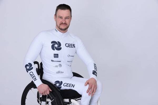 V patnácti se dostal na invalidní vozík. Teď paratriatlonista Honza Tománek poráží i nehendikepované sportovce – Muži v