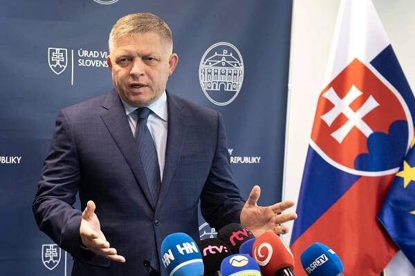 Slovenský premiér Robert Fico | iROZHLAS - spolehlivé zprávy