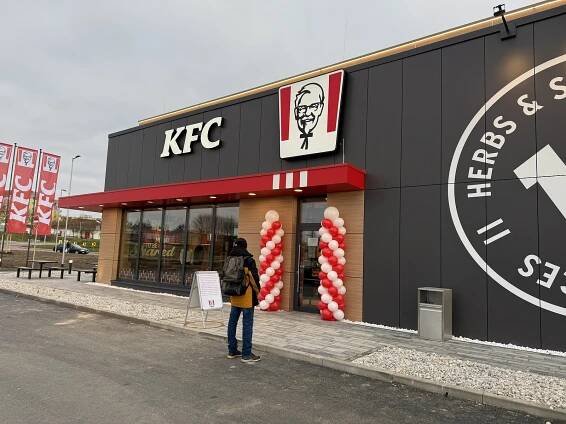 Natřískáno hned od rána. V Hradci se otevřelo nové nákupní centrum na Hvězdárně