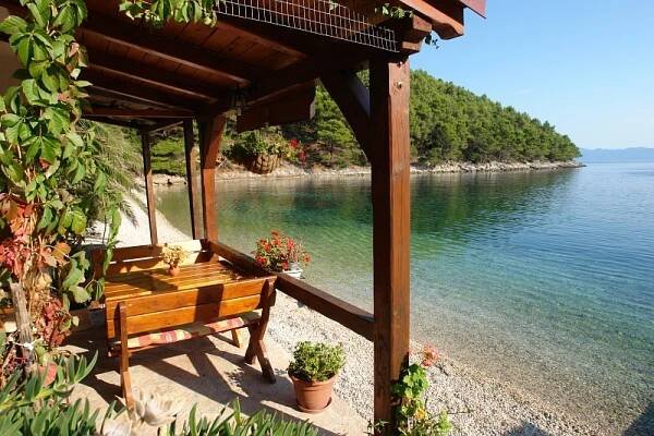 Robinzonáda Stella - ostrov Hvar - Chorvatsko - robinzonáda - apartmány u moře, přímo na pláži