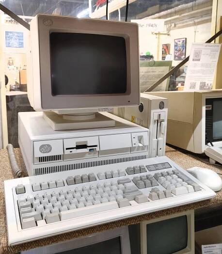 Store 1 — The Vintage Radio and Communications Museum of Connecticut
