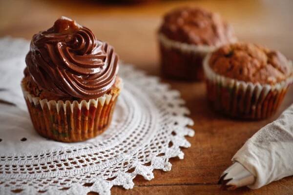 DÝŇOVÉ CUPCAKY S JAVOROVÝM SIRUPEM A ČOKOLÁDOU - Vintage Kitchen