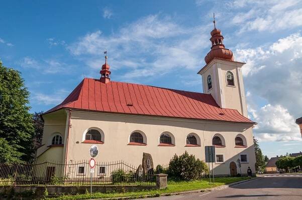 Soubor:Kostel Všech svatých Rokytnice.jpg – Wikipedie
