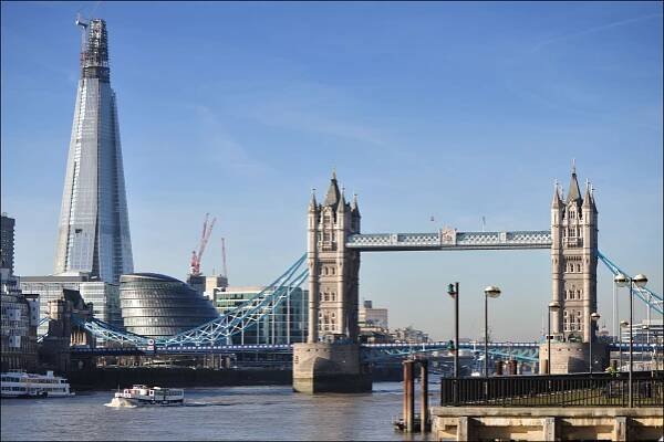Súbor:Tower Bridge Shard, Jan 2012.jpg – Wikipédia
