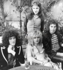 Plakát QUEEN - UK skupina v roce 1976 od l Brian May, Roger Taylor, John Deacon a Freddie Mercury