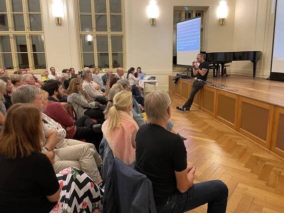 Jakub Szántó hovořil v Benešově o Abrahámovi i o surfařích v Gaze