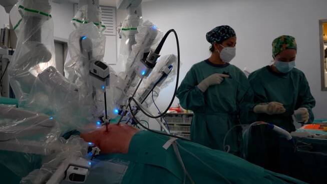 Nemocnice Vall d'Hebron v Barceloně provedla první robotickou transplantaci plic bez otevření hrudníku