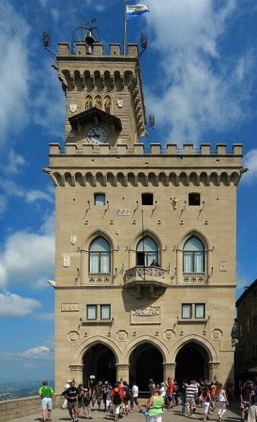 Soubor:Parliament San Marino.jpg – Wikipedie