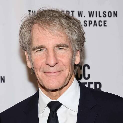 Scott Bakula in continued talks with Paramount for new Star Trek series