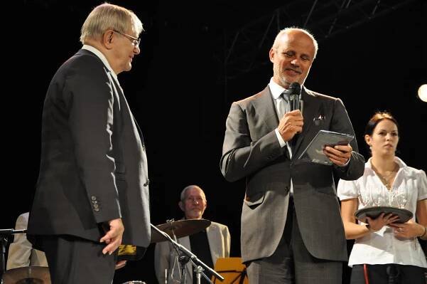 Soubor:Jiří-Suchý--Jitka-Molavcová--Michal-Horáček--Brno2011l.jpg – Wikipedie