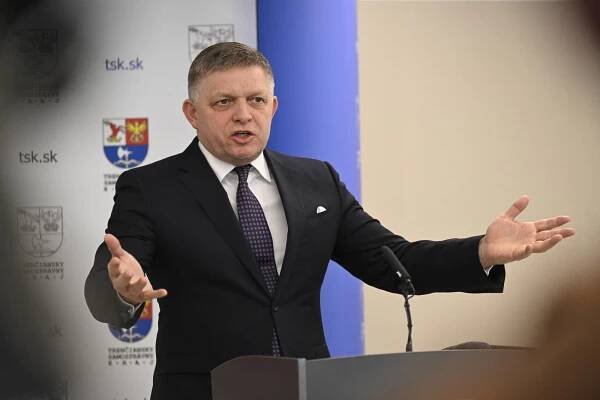 R. Fico: Opozícia pácha vlastizradu na európskej pôde