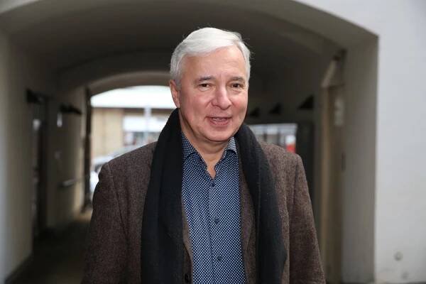 Herec Vladislav Beneš si vzal za manželku dceru Jaroslava Mareše. 