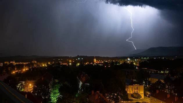 Meteorologové varují před možnými bouřkami, v pozoru jen Odersko