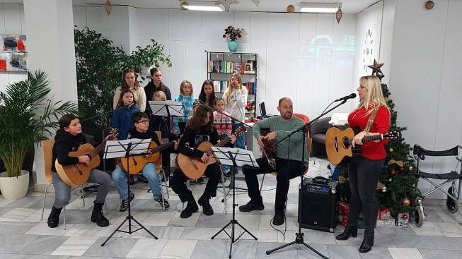 Hudební vystoupení paní Zlaty s dětmi | CSS Staroměstská
