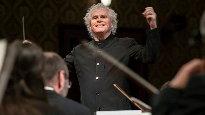 Brit Simon Rattle bude hlavním hostujícím dirigentem České filharmonie - Seznam Zprávy