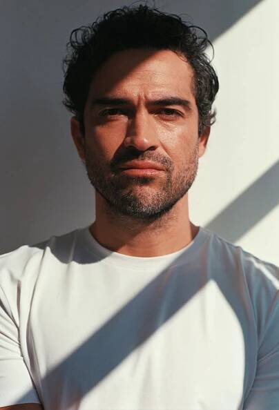 Alfonso Herrera Stays Grounded - Latina