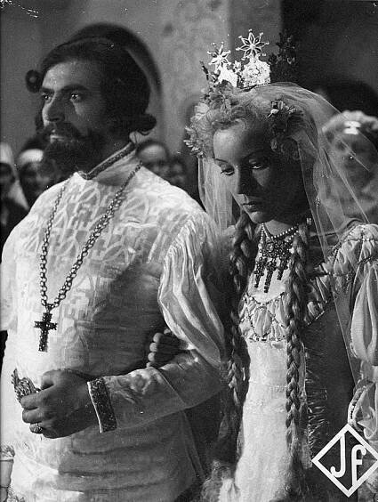 Elinan surma - Z filmu - Santeri Karilo, Hilkka Helinä