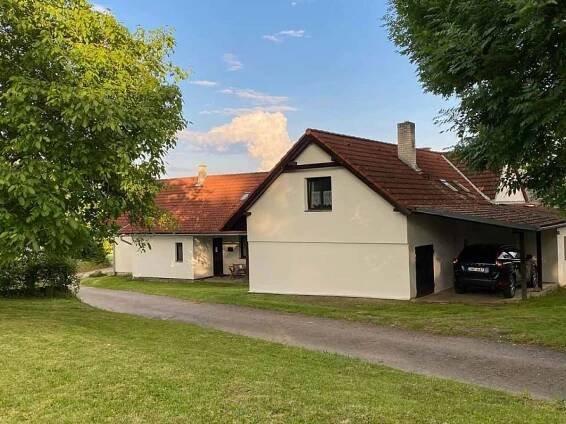 Parkovací stání - chalupa ubytování Útěchovičky - foto 2