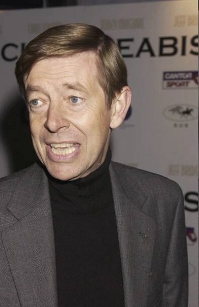 Populární moderátor Henry Kelly