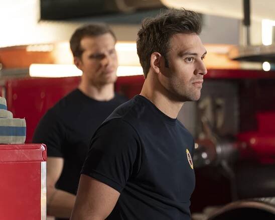 Záchranáři L. A. - Capsized - Z filmu - Ryan Guzman