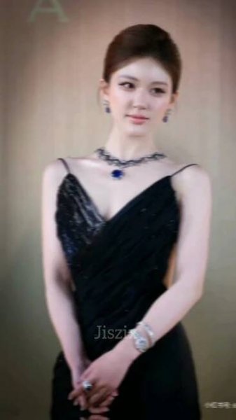 Zhao lusi vs model version #zhaolusi #hiddenlovechinesedrama #chinesedrama