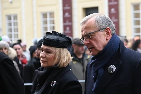 Vrátil lidovosti důstojnost. Rodina, politici a další se rozloučili s Karlem Schwarzenbergem