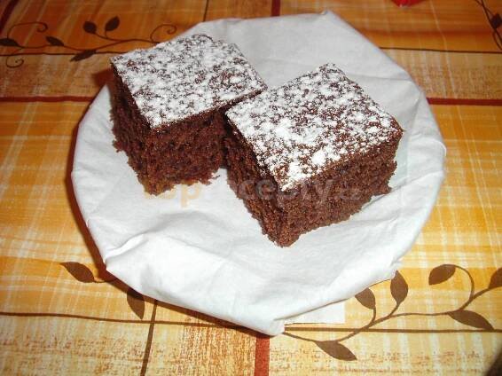 Hrníčkový perník s povidly a ořechy