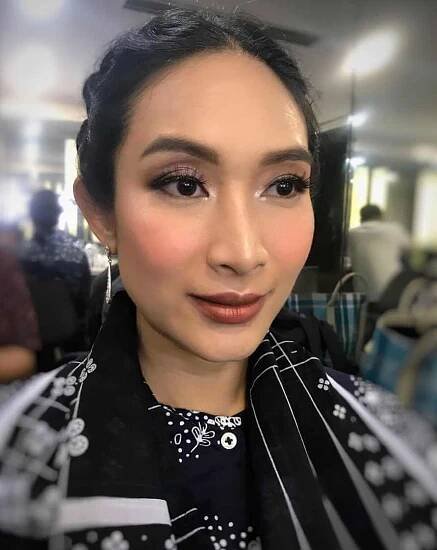 Happy Salma Selfie Picture