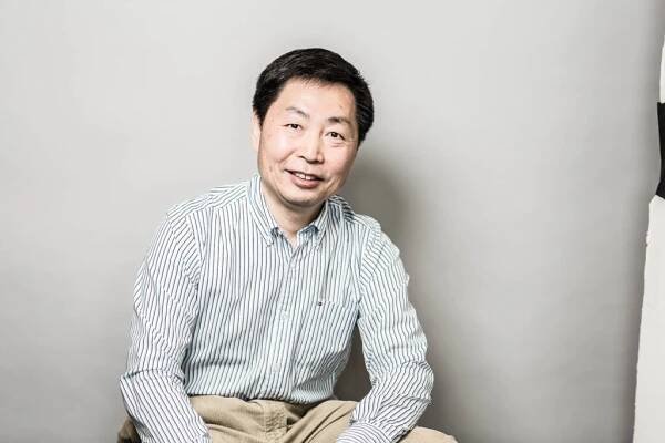 Headshot of professor Zheng Hong (George) Zhu