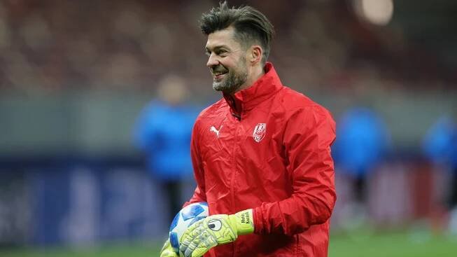 Nová role Matúše Kozáčika, stane se trenérem gólmanů Viktorie