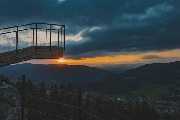 Lesy u Rokytnice nad Jizerou doplnila série dřevěných vyhlídek od ateliéru Mjölk | EARCH.cz