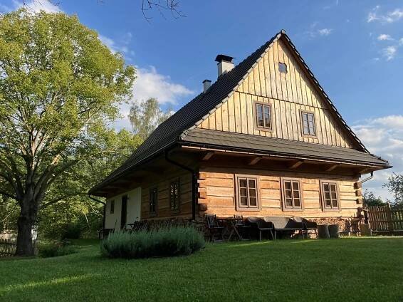Rozdíl mezi roubenkou a srubem | Průvodce výběrem