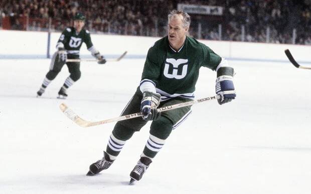 NHL veteran Gordie Howe enters fifth decade of pro hockey - Sports Illustrated Vault | SI.com