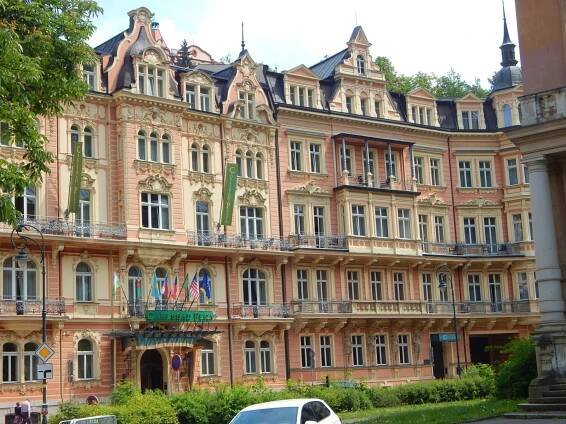 Ludwig van Beethoven nebo Antonín Dvořák. Karlovy Vary navštěvovaly i celebrity
