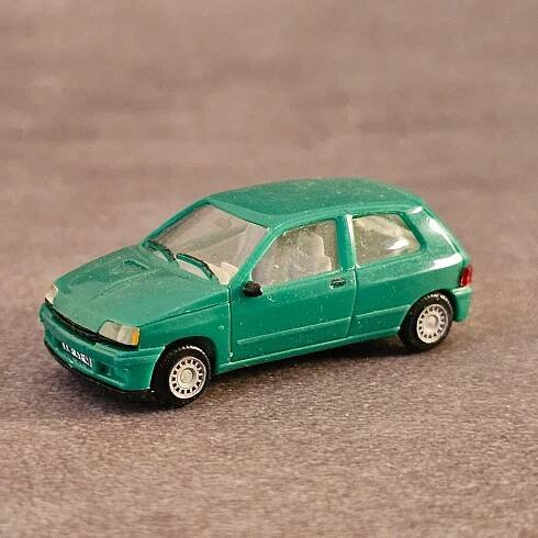 65. STARÝ MODEL AUTA - RENAULT (HO - 1:87) - Modelová železnice