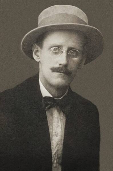 Soubor:James Joyce by Alex Ehrenzweig, 1915 cropped.jpg – Wikipedie