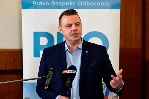 Po protestu Česko proti bídě chce Rajchl vytvořit lidský řetěz u úřadu vlády