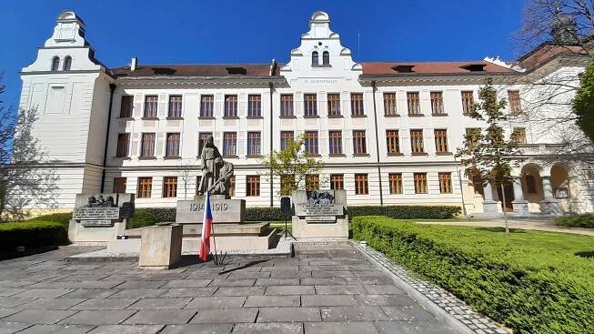 Na výročí Květnového povstání si v Benešově připomněli oběti válečných konfliktů