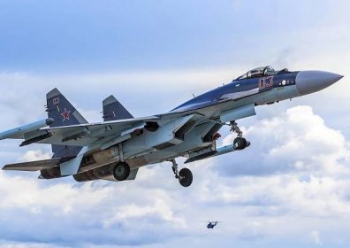 Americká média řekla, že F-22 je horší než ruský Su-35