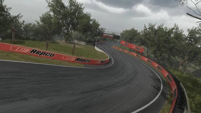 Mount Panorama in Assetto Corsa EVO: the racing circuit weaves through rolling hills, with sharp turns. Overhead, a cloudy sky