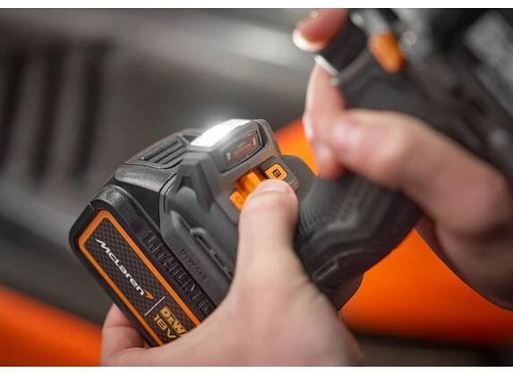 Aku kombo sada DeWALT DCK200MP2T-QW McLAREN, 2x 5,0 Ah 18V XR